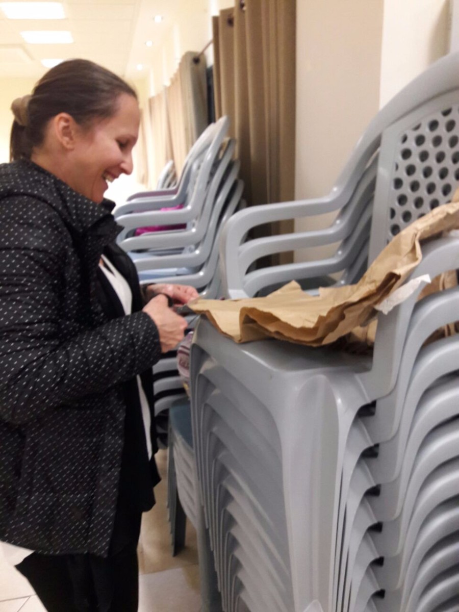 סדנא להכנת בובות קרטון בהנחיית אורלי וייסבורד