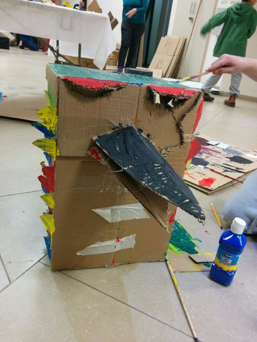 סדנא להכנת בובות קרטון בהנחיית אורלי וייסבורד