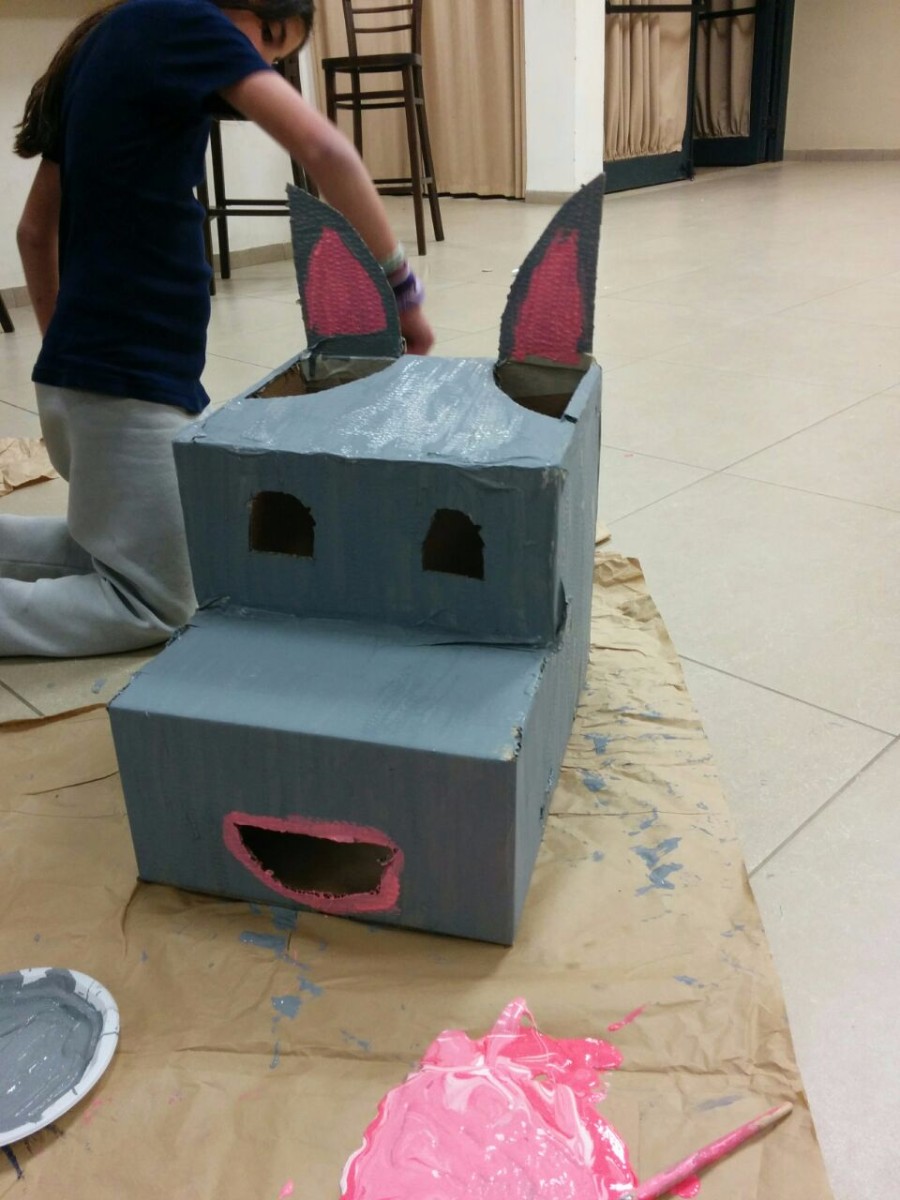 סדנא להכנת בובות קרטון בהנחיית אורלי וייסבורד