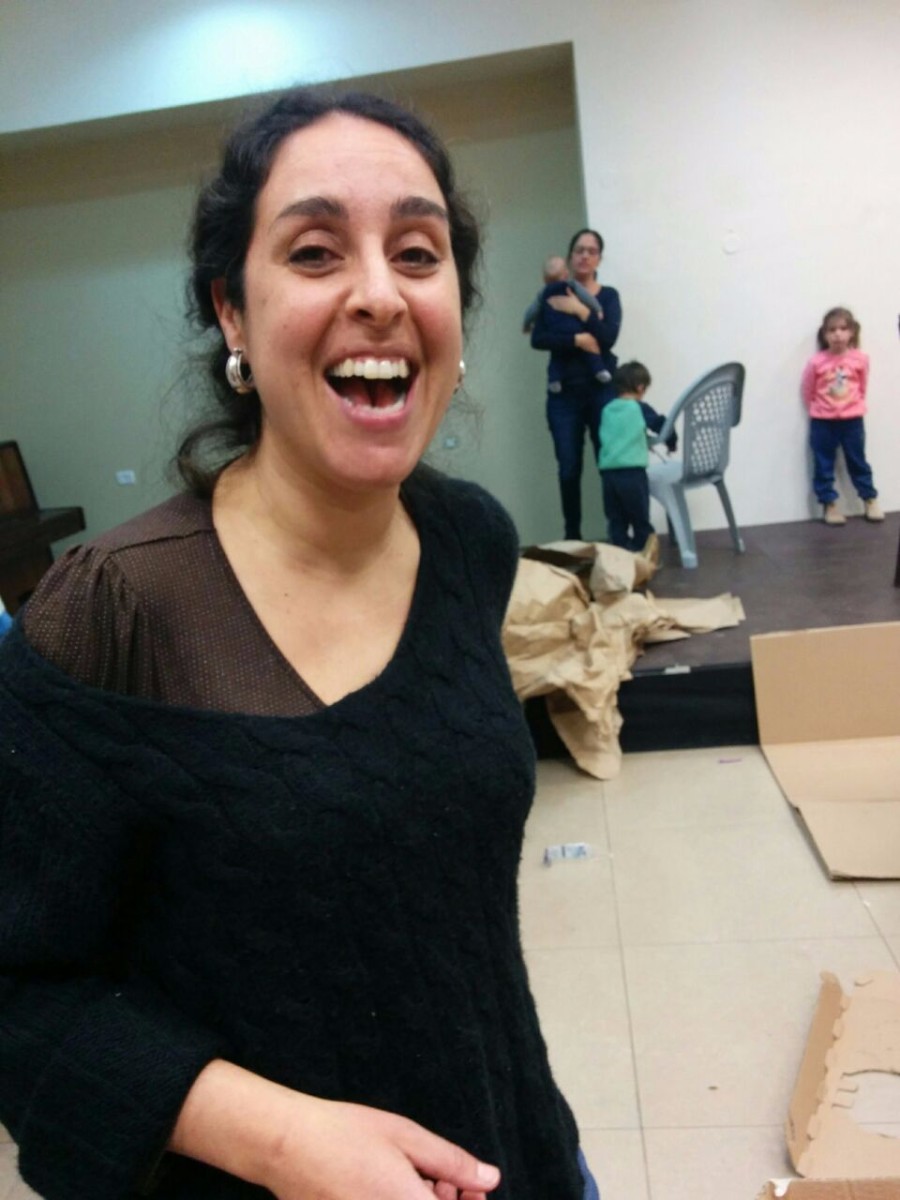 סדנא להכנת בובות קרטון בהנחיית אורלי וייסבורד